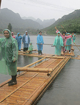 雨天泛舟